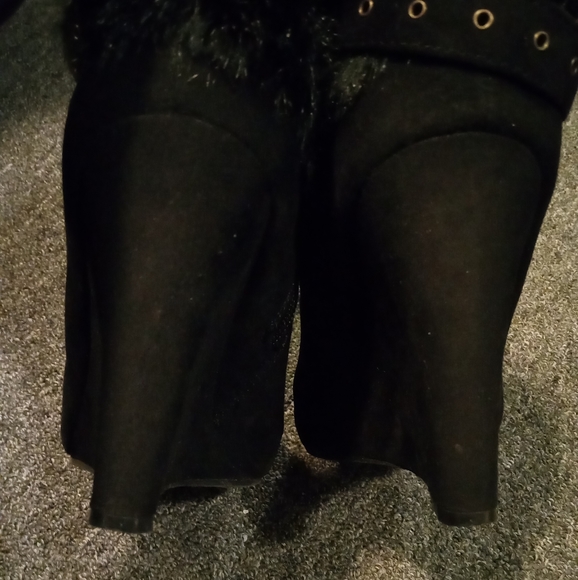 Women's 8 1/2 Black Booties - Picture 4 of 6